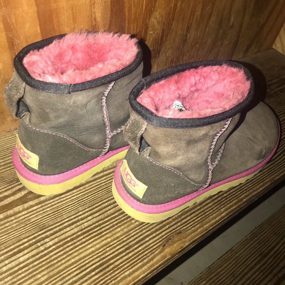 Kids short uggs